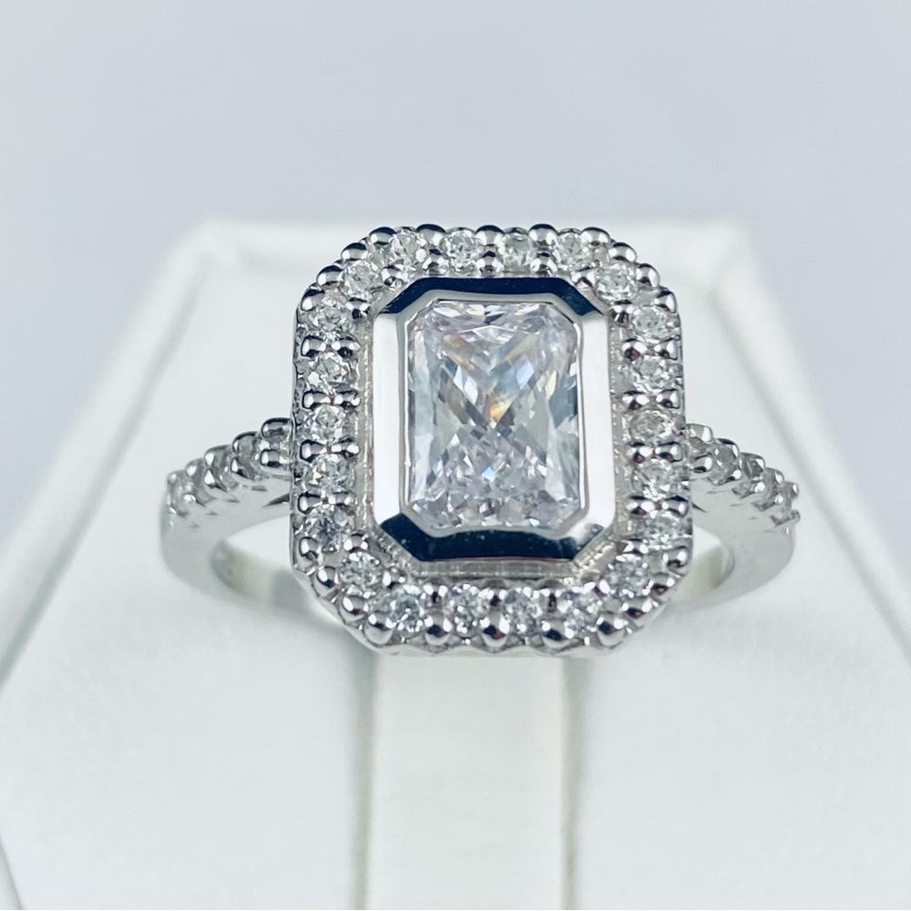 🌷DIAMONIQUE STERLING SILVER SIMULATED DIAMOND BEZEL SET HALO RING SZ 7